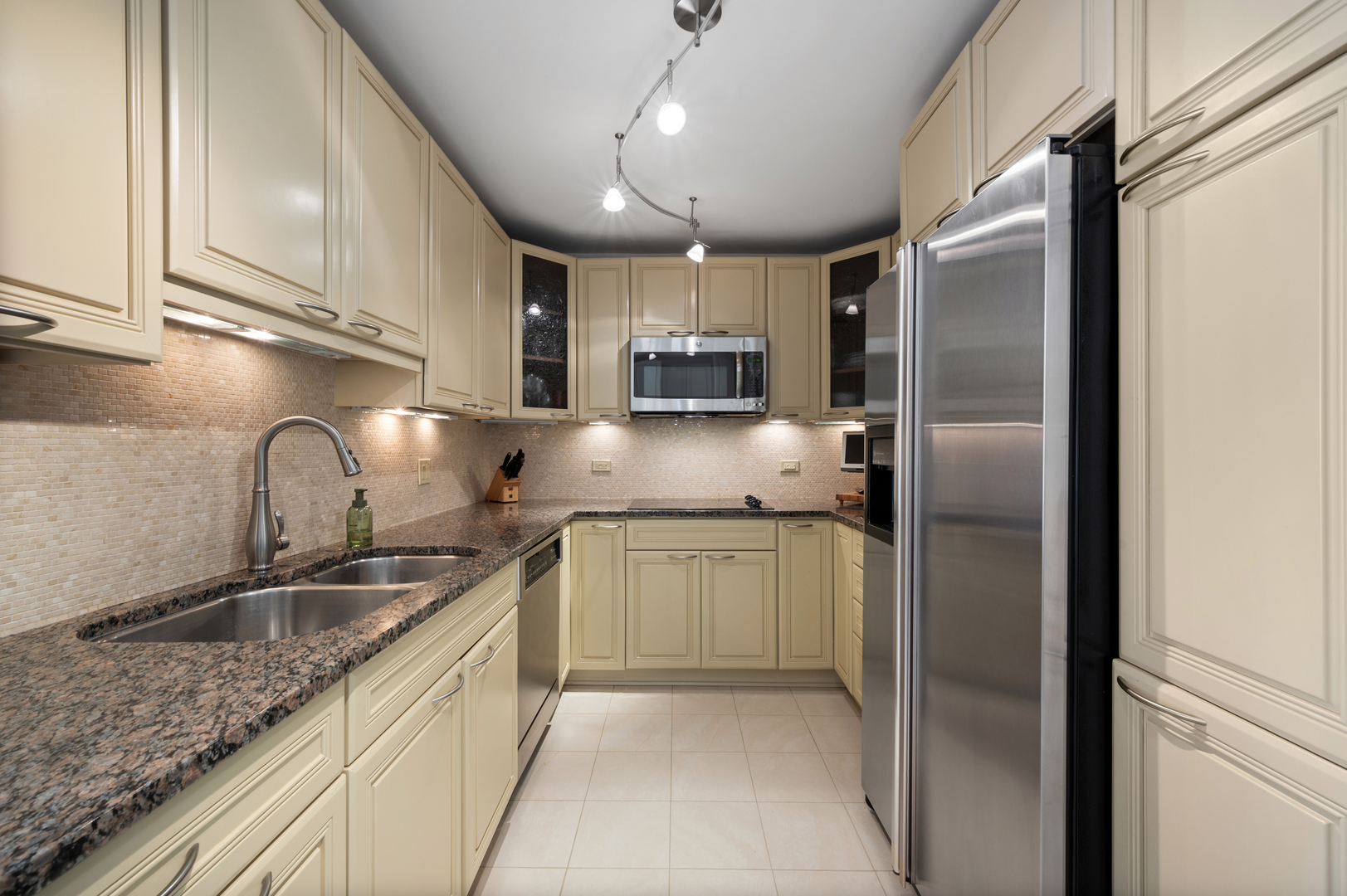 200 E Delaware Place Unit: 7D