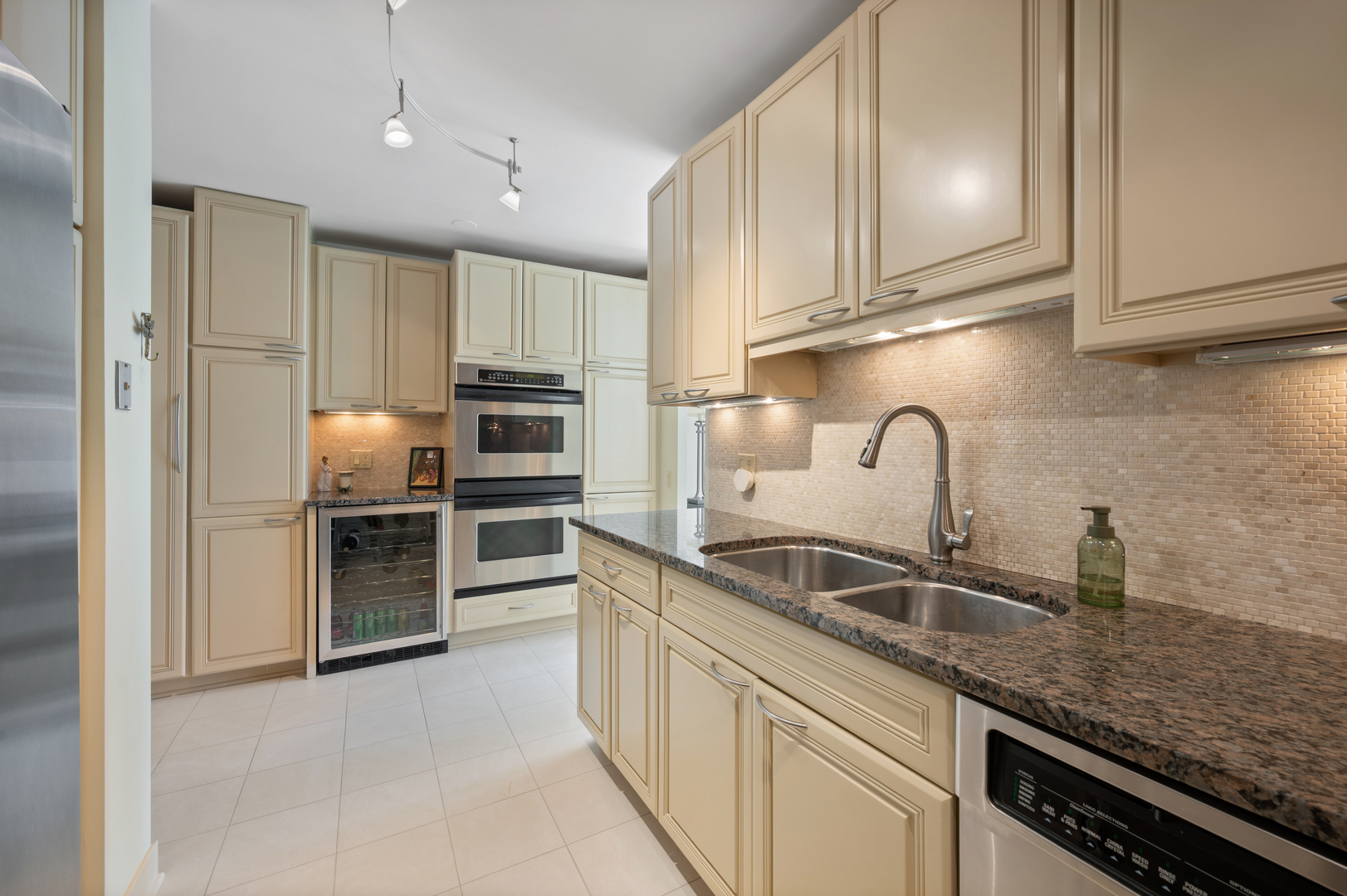 200 E Delaware Place Unit: 7D