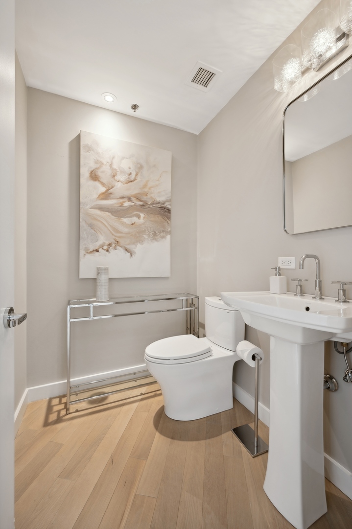 510 W Erie Street Unit: 1201