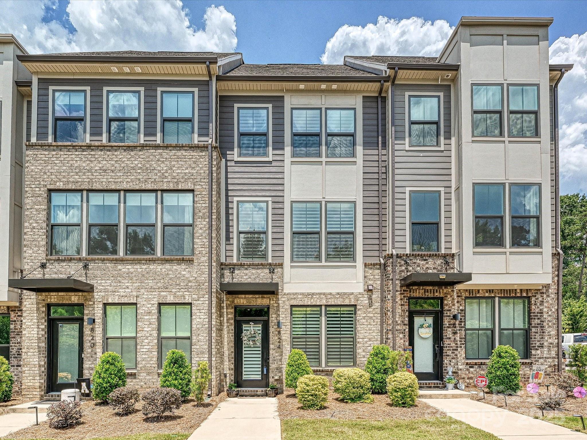 824 Broad River Lane