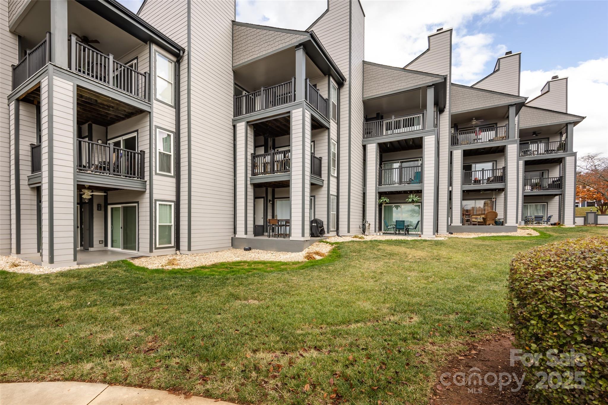 18861 Vineyard Point Lane