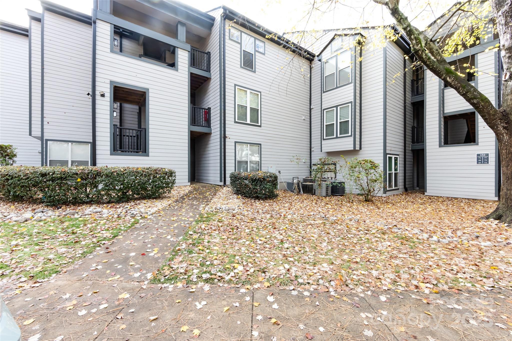 18861 Vineyard Point Lane