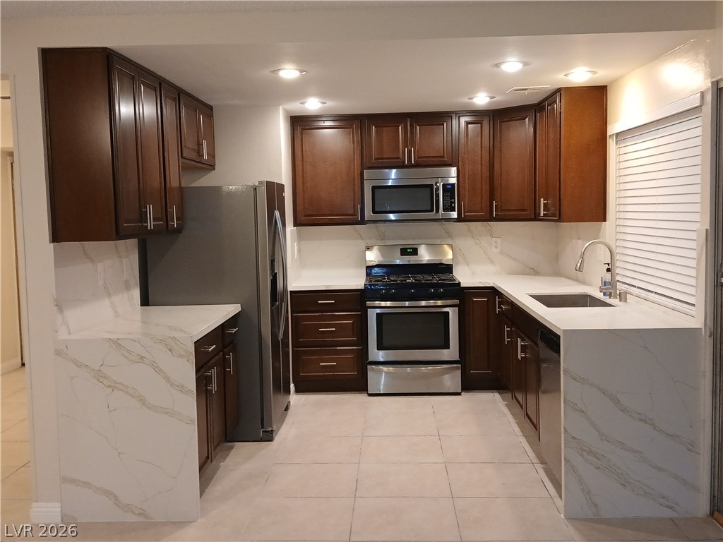 4015 Ridgewood Avenue