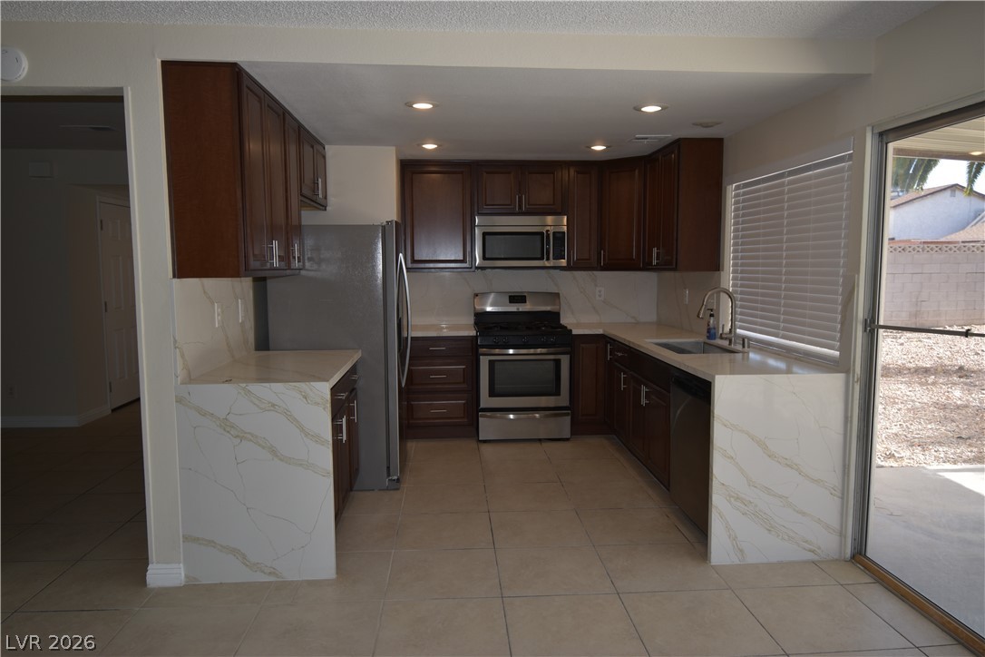 4015 Ridgewood Avenue