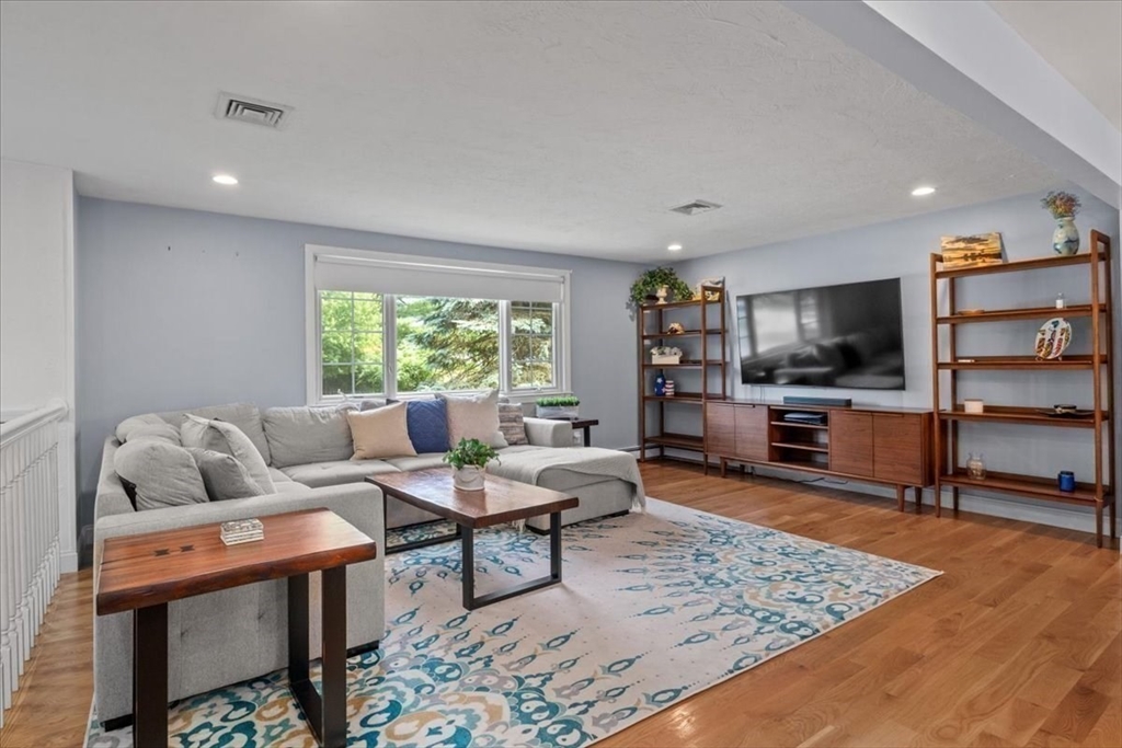 25 Hearthstone Cir