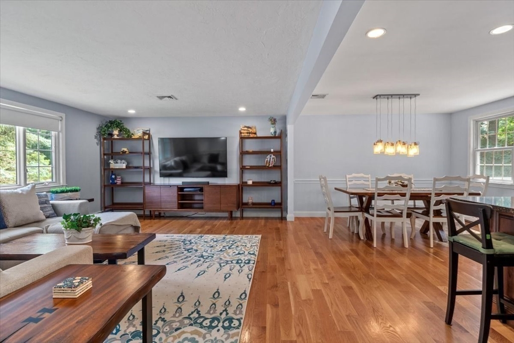 25 Hearthstone Cir