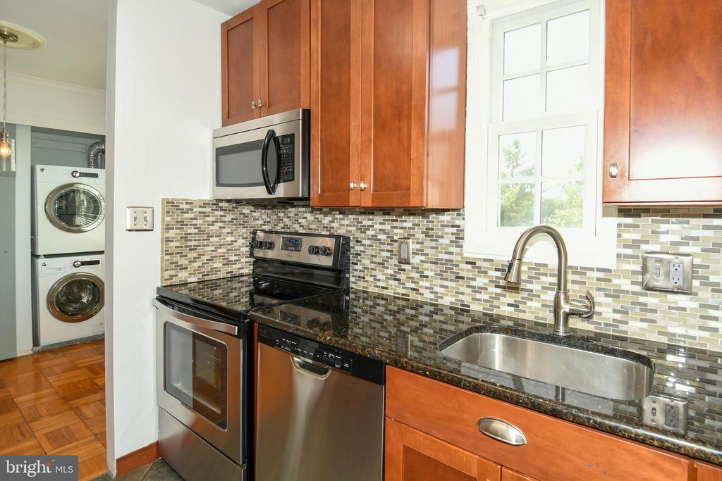 1604 W ABINGDON DRIVE 301
