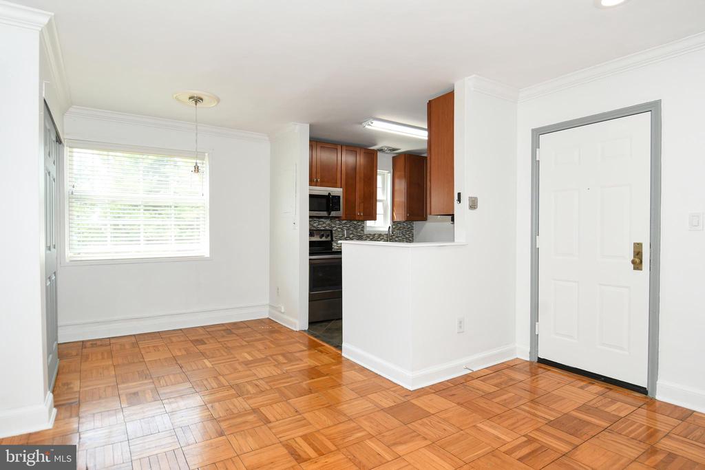 1604 W ABINGDON DRIVE 301
