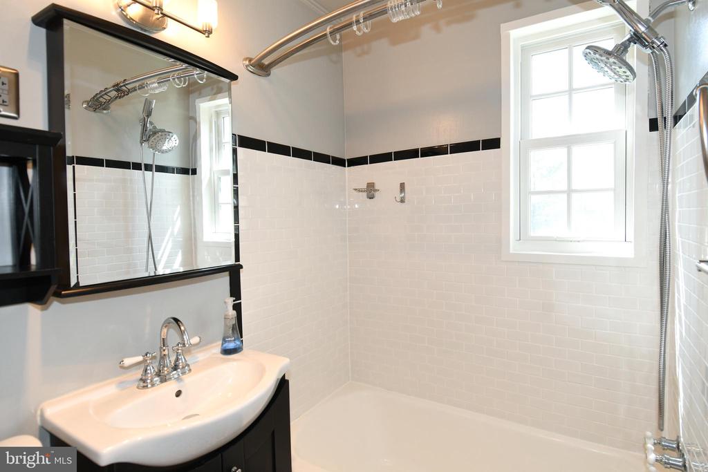 1604 W ABINGDON DRIVE 301