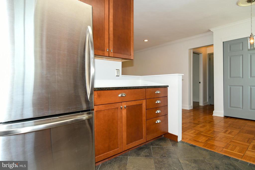 1604 W ABINGDON DRIVE 301