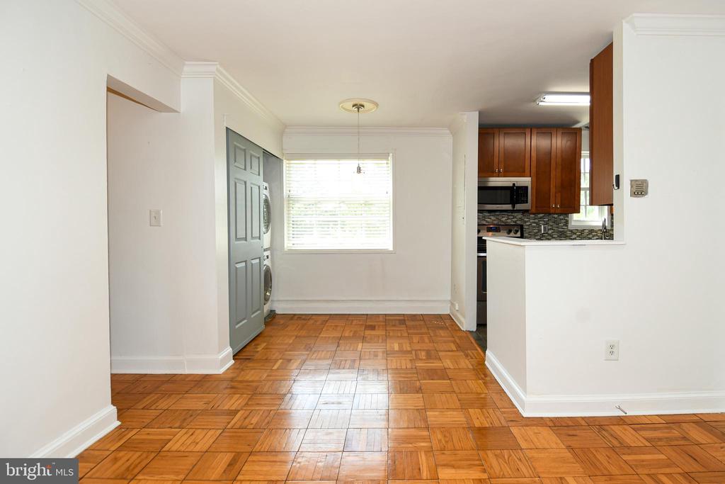 1604 W ABINGDON DRIVE 301