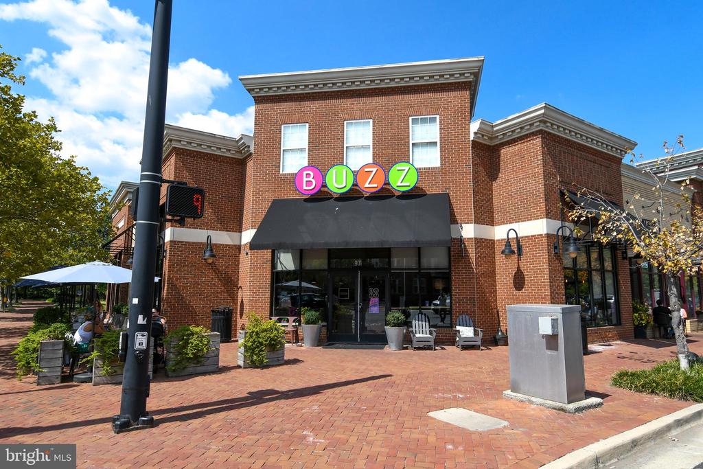 1604 W ABINGDON DRIVE 301