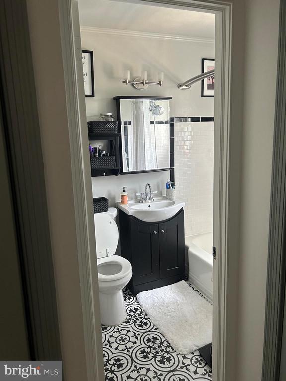 1604 W ABINGDON DRIVE 301