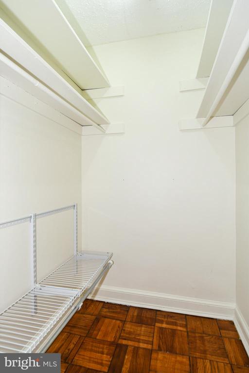 1604 W ABINGDON DRIVE 301