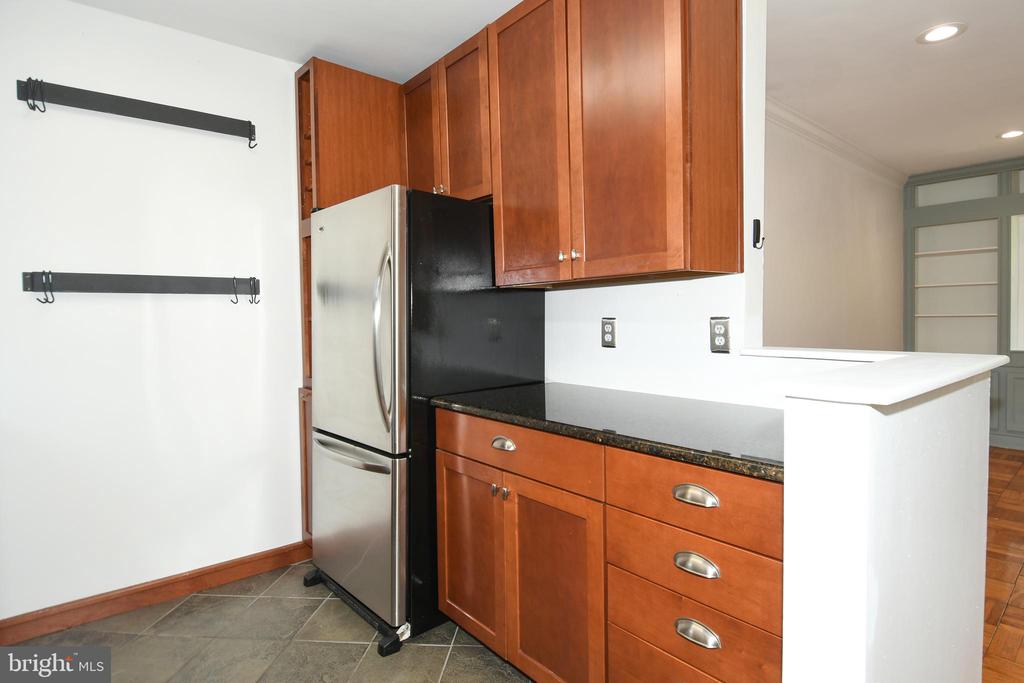1604 W ABINGDON DRIVE 301