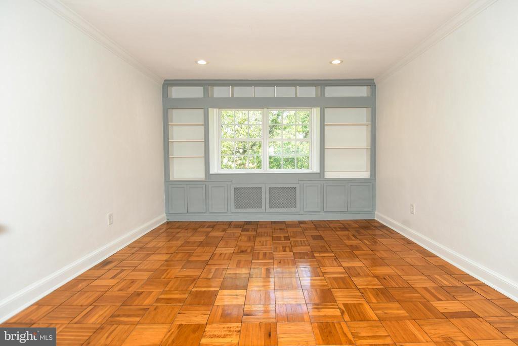 1604 W ABINGDON DRIVE 301