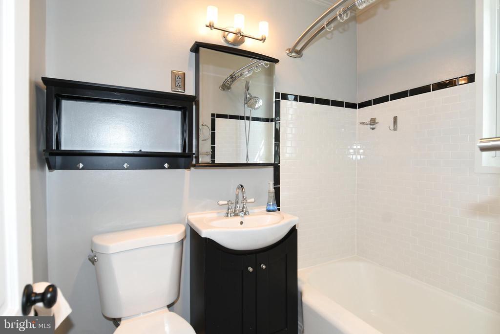 1604 W ABINGDON DRIVE 301