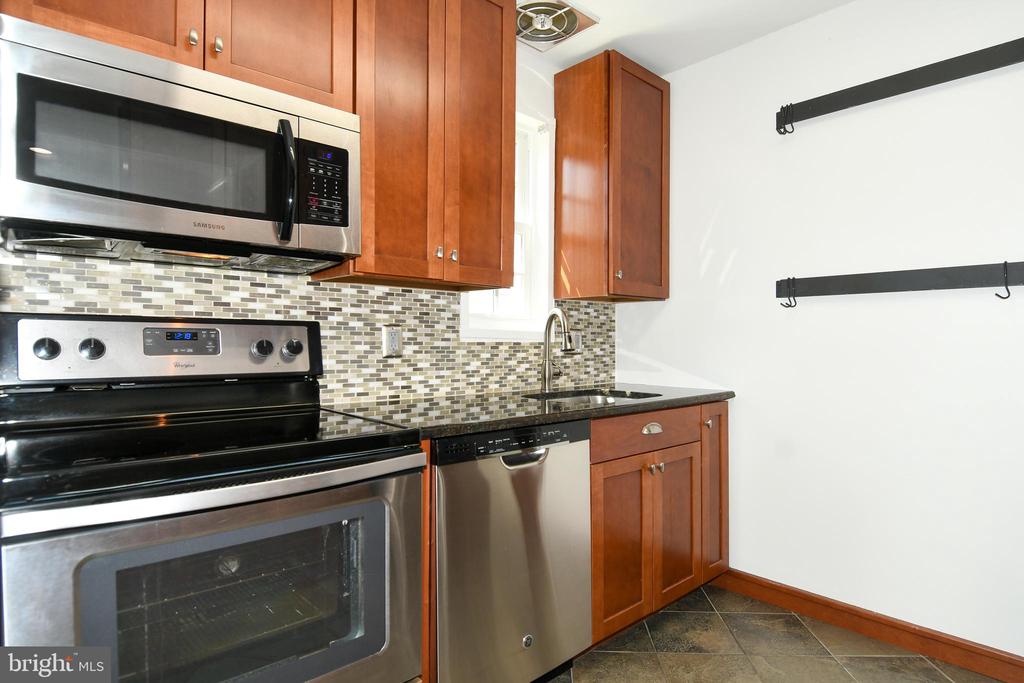 1604 W ABINGDON DRIVE 301