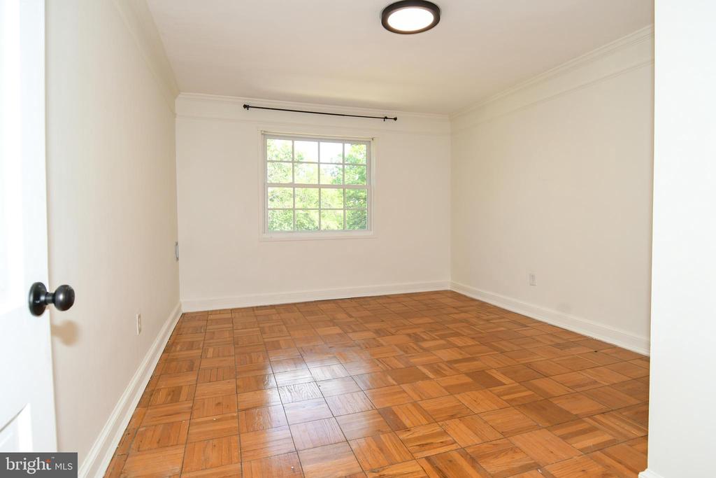 1604 W ABINGDON DRIVE 301
