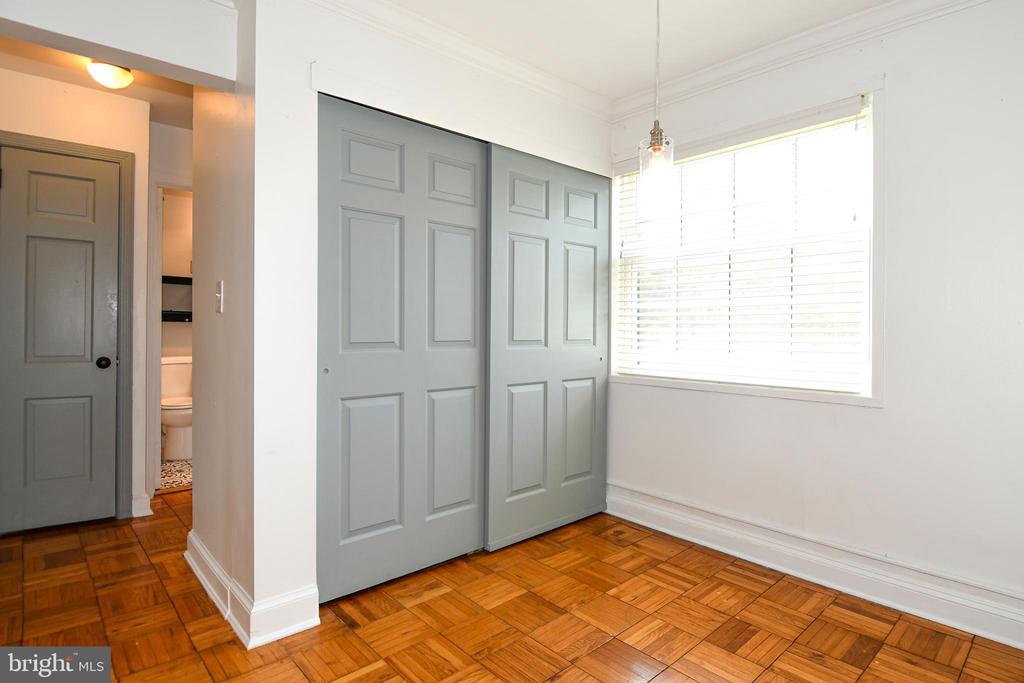 1604 W ABINGDON DRIVE 301