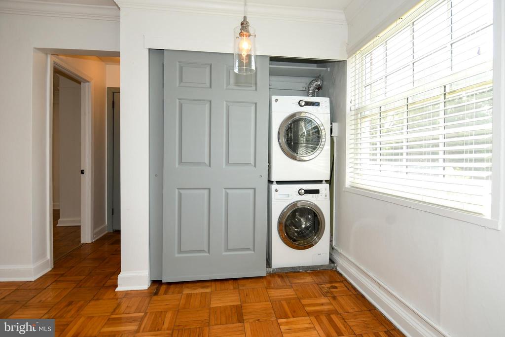 1604 W ABINGDON DRIVE 301