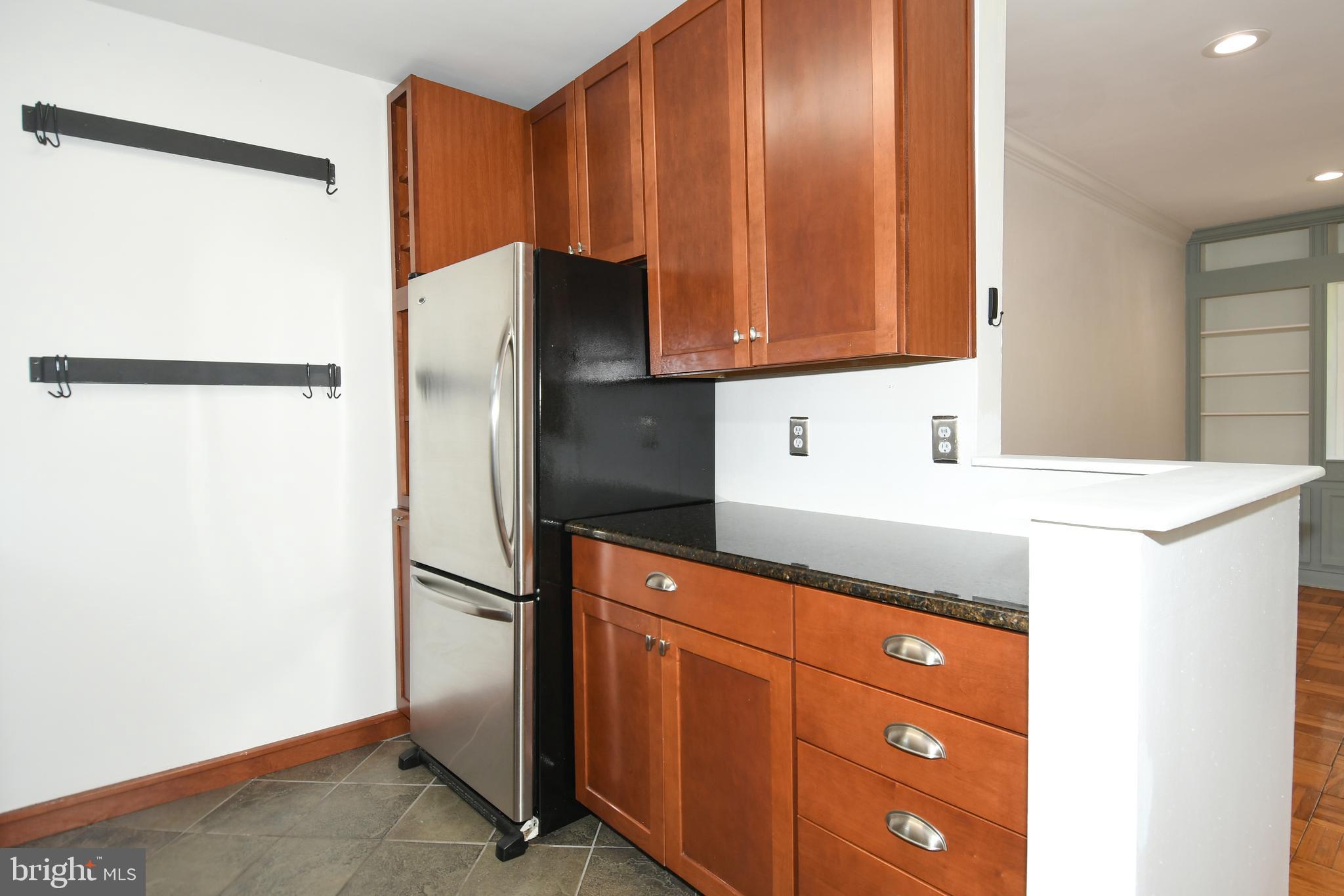 1604 W ABINGDON DRIVE 301