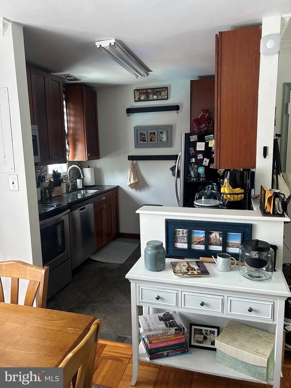 1604 W ABINGDON DRIVE 301