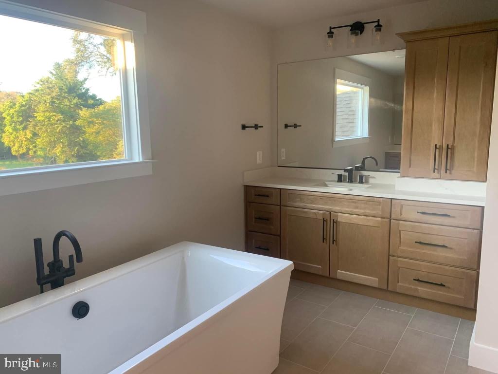 9827 THOROUGHBRED ROAD