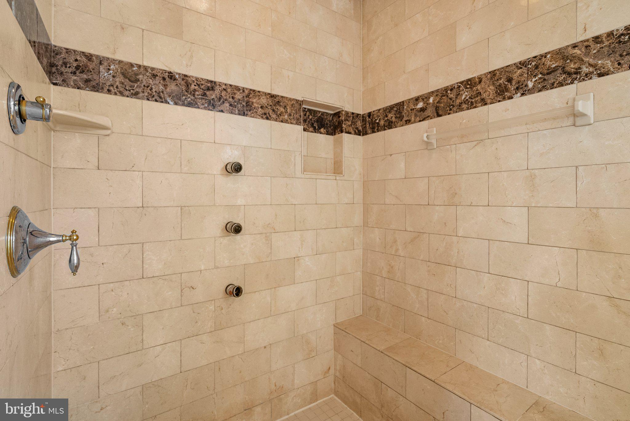 8262 TRAILWOOD COURT