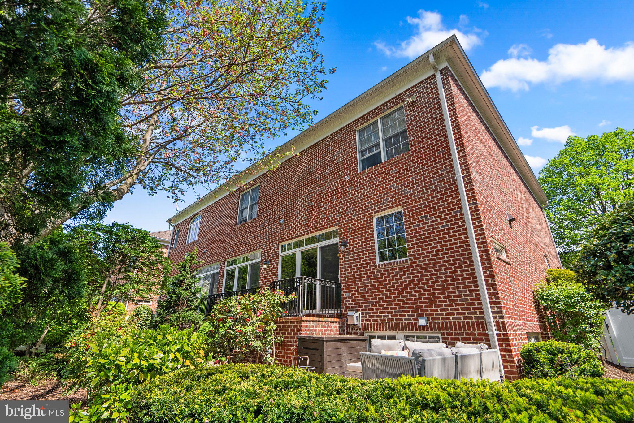 8262 TRAILWOOD COURT