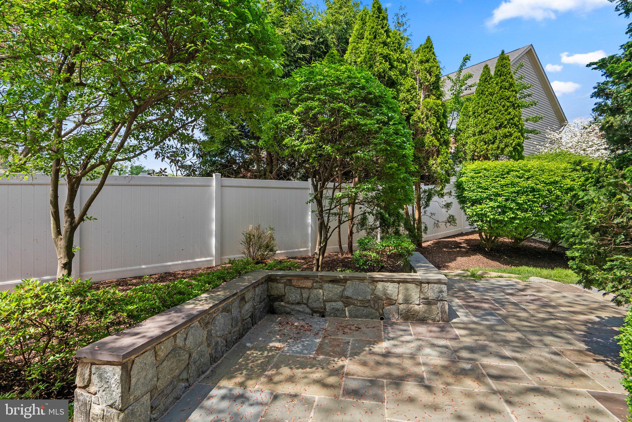 8262 TRAILWOOD COURT