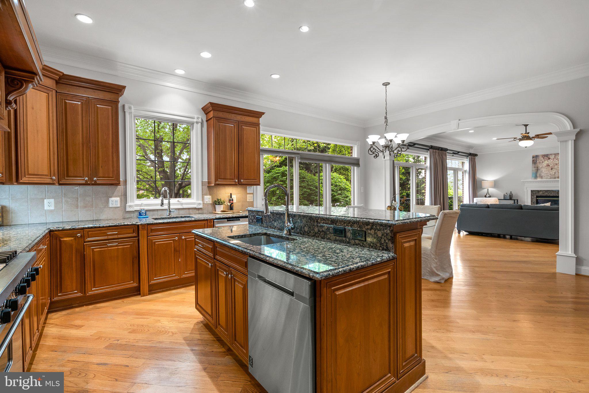 8262 TRAILWOOD COURT