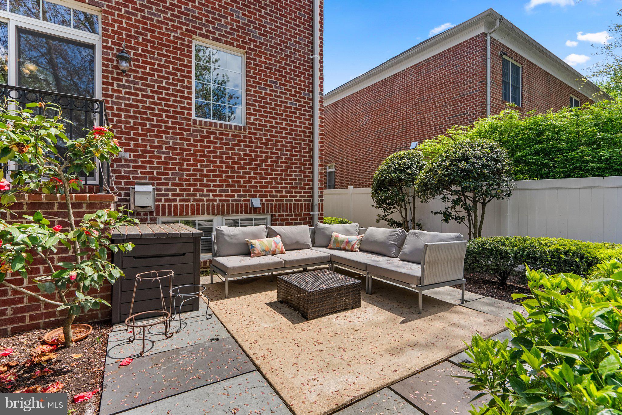 8262 TRAILWOOD COURT