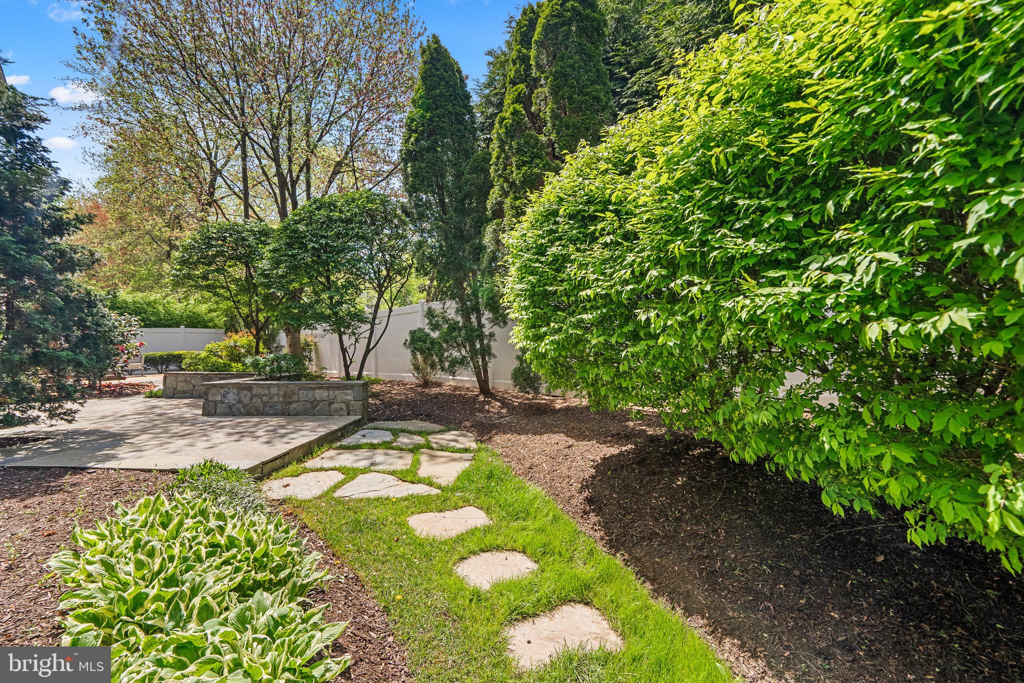 8262 TRAILWOOD COURT