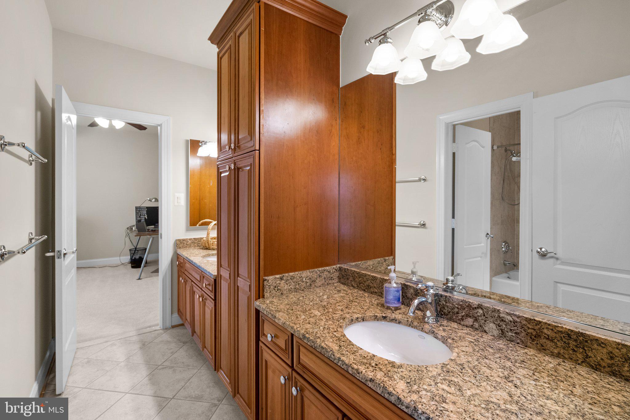 8262 TRAILWOOD COURT