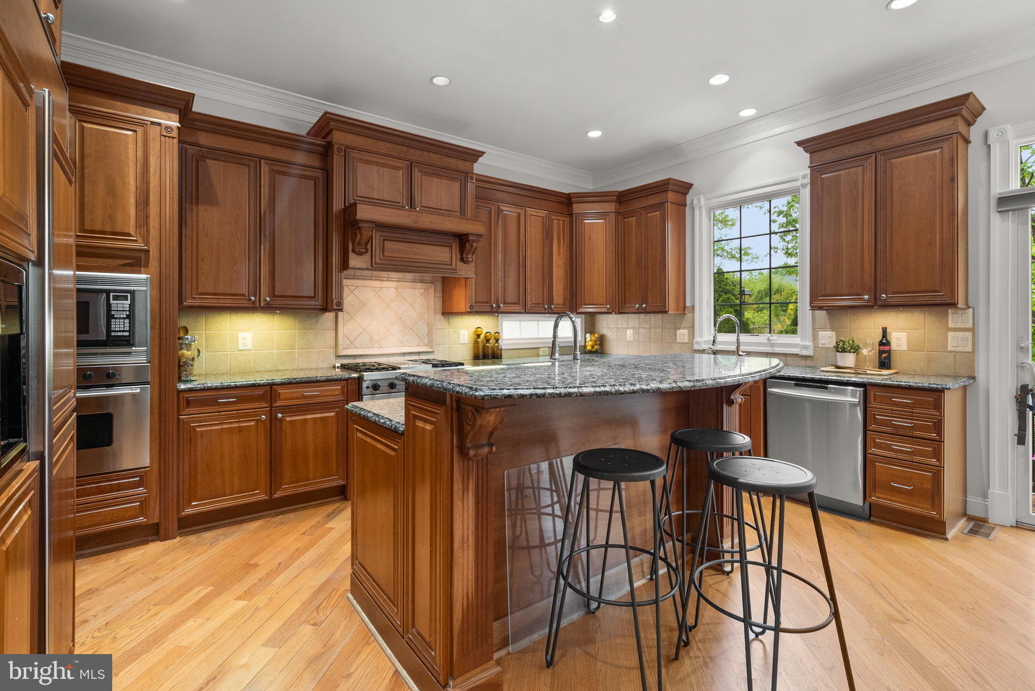 8262 TRAILWOOD COURT