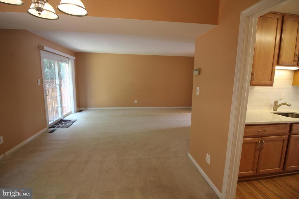 2348 WHEYSTONE COURT