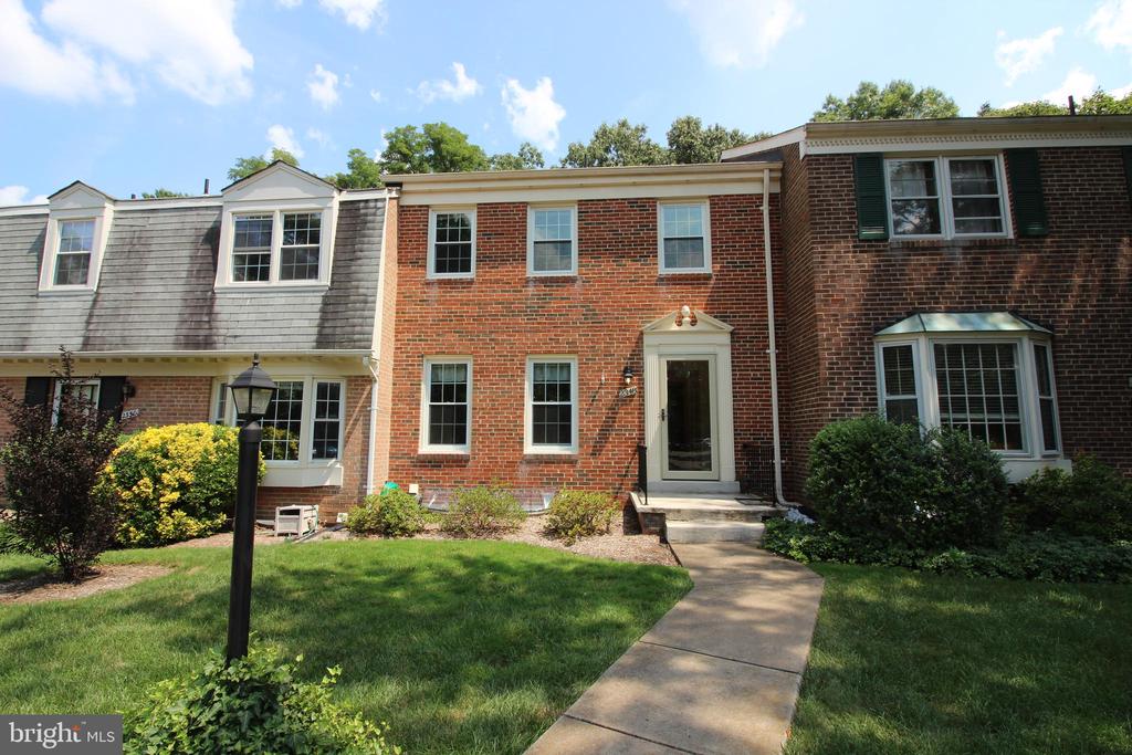 2348 WHEYSTONE COURT