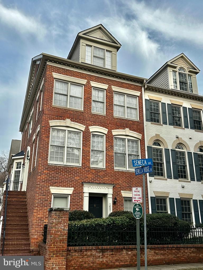 1607 SENECA AVENUE