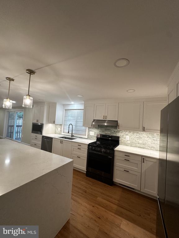 2281 DOSINIA COURT