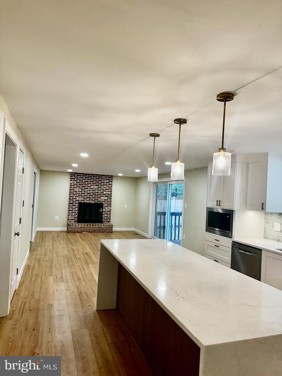 2281 DOSINIA COURT