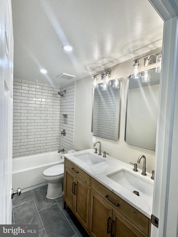 2281 DOSINIA COURT