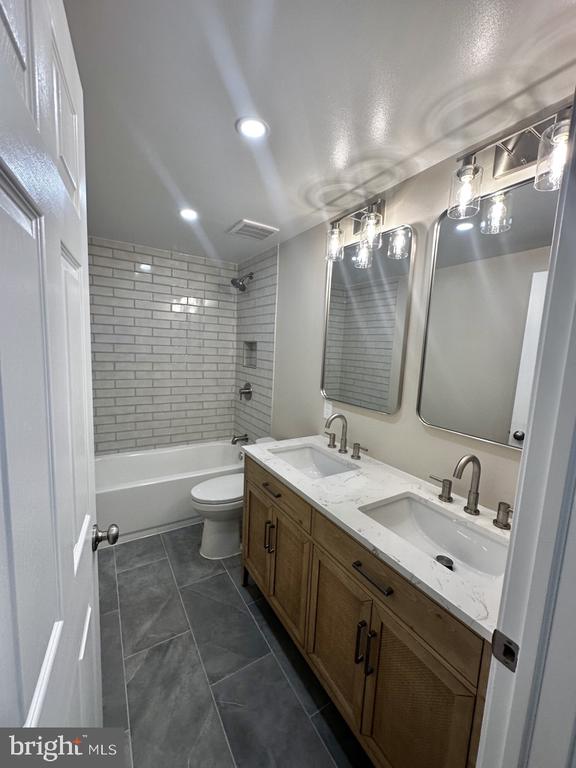 2281 DOSINIA COURT