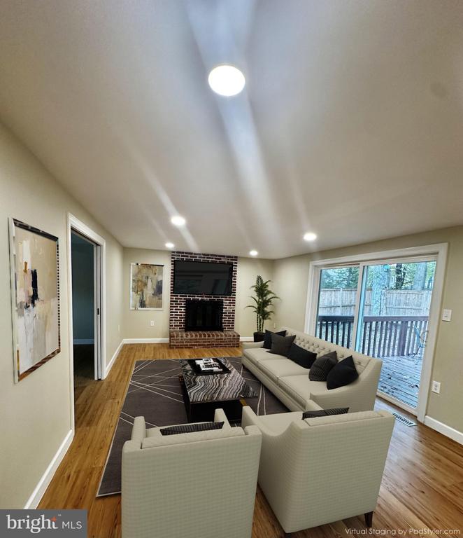 2281 DOSINIA COURT