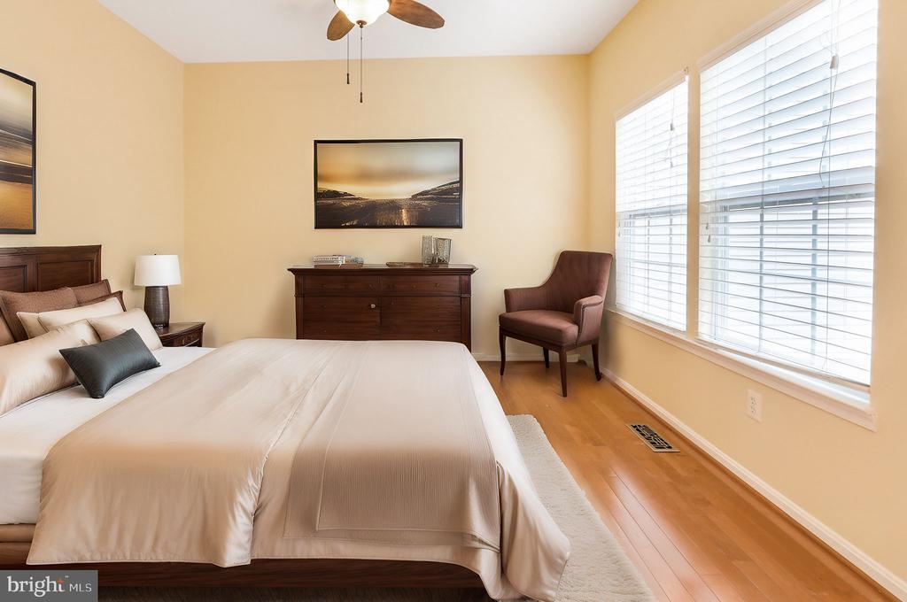 43056 CANDLEWICK SQUARE