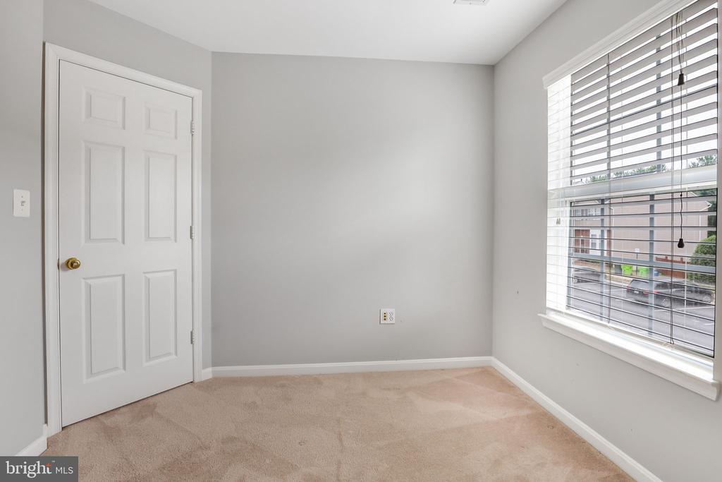 43056 CANDLEWICK SQUARE