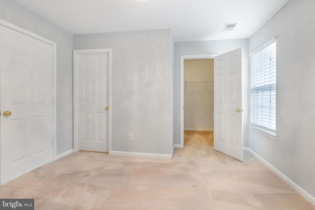 43056 CANDLEWICK SQUARE