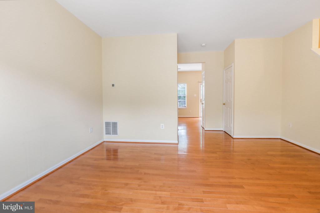 43056 CANDLEWICK SQUARE