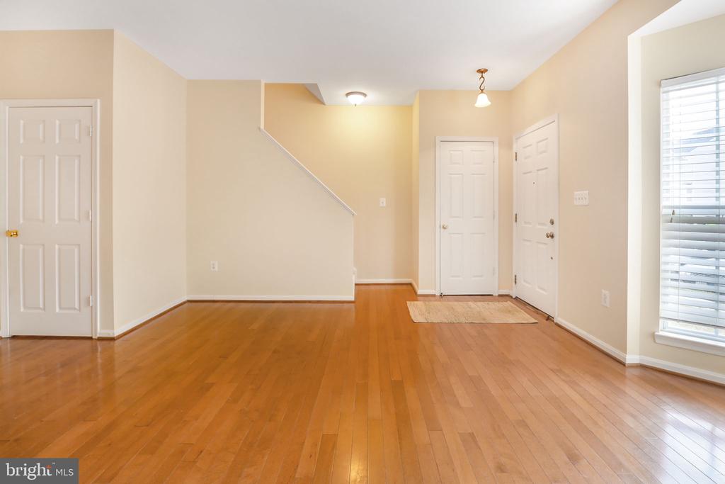 43056 CANDLEWICK SQUARE