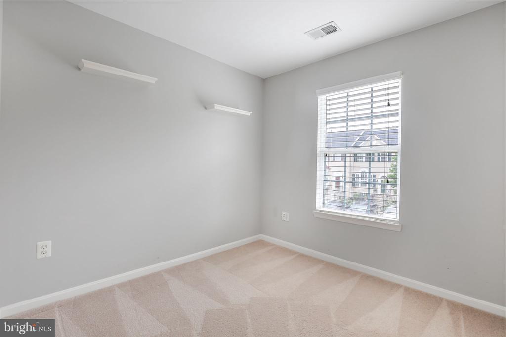 43056 CANDLEWICK SQUARE